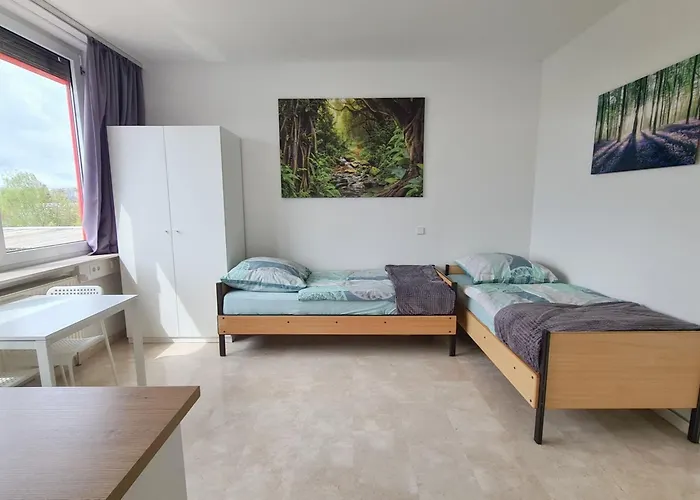 Ein Doppelzimmer Und Ein Dreibettzimmer Bei Hamburg