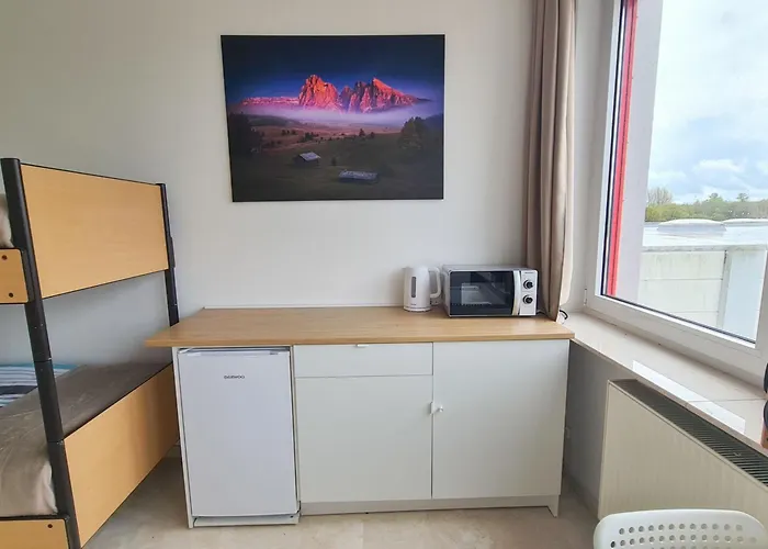 Ein Doppelzimmer Und Ein Dreibettzimmer Bei Hamburg