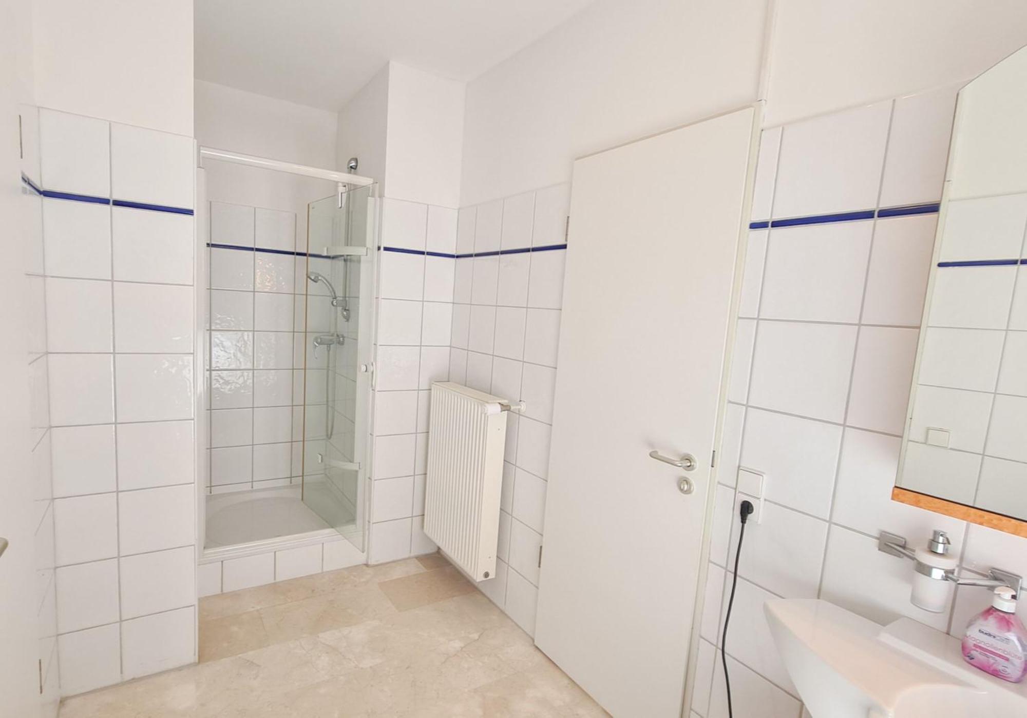Ein Doppelzimmer Und Ein Dreibettzimmer Bei Hamburg * Schwarzenbek